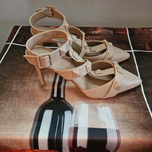 Studded Mix No. 6 heels sized 8 1/2 - Picture 6 of 7